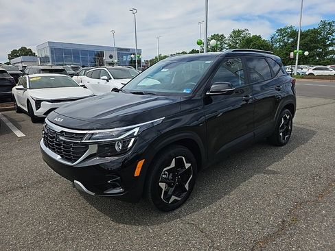 Used 2025 Kia Seltos S image 2