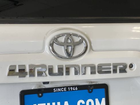 Used 2017 Toyota 4Runner SR5 AWD/4WD image 12