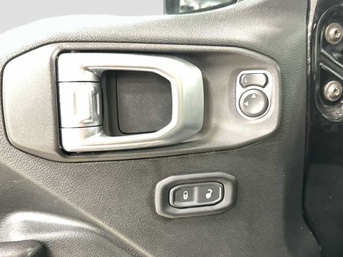 Used 2020 Jeep Gladiator Rubicon AWD/4WD image 17