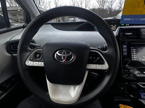 Used 2018 Toyota Prius Two image 10