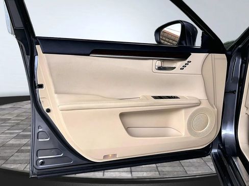 Used 2015 Lexus ES 350 w/ Luxury Package FWD image 17