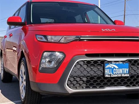 Used 2022 Kia Soul LX image 9