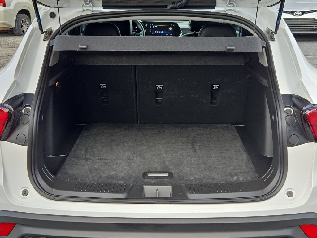 Used 2026 Chevrolet Trax LT FWD image 29