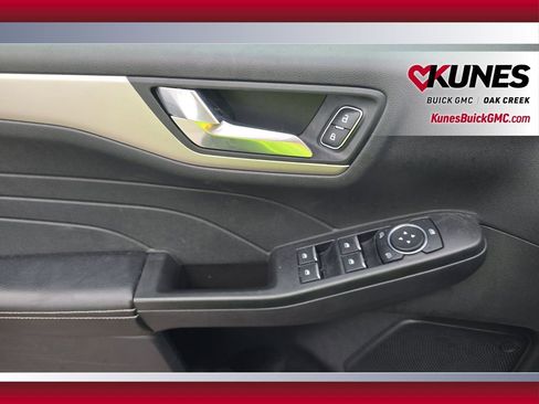 Used 2022 Ford Escape SEL image 9