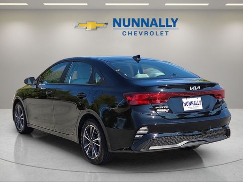 Used 2023 Kia Forte LXS w/ LXS Technology Package FWD image 3