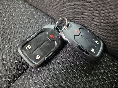 Used 2024 GMC Terrain SLE image 32