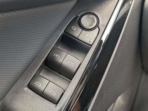 Used 2026 Chevrolet Equinox LT w/ Safety and Technology Package FWD image 16