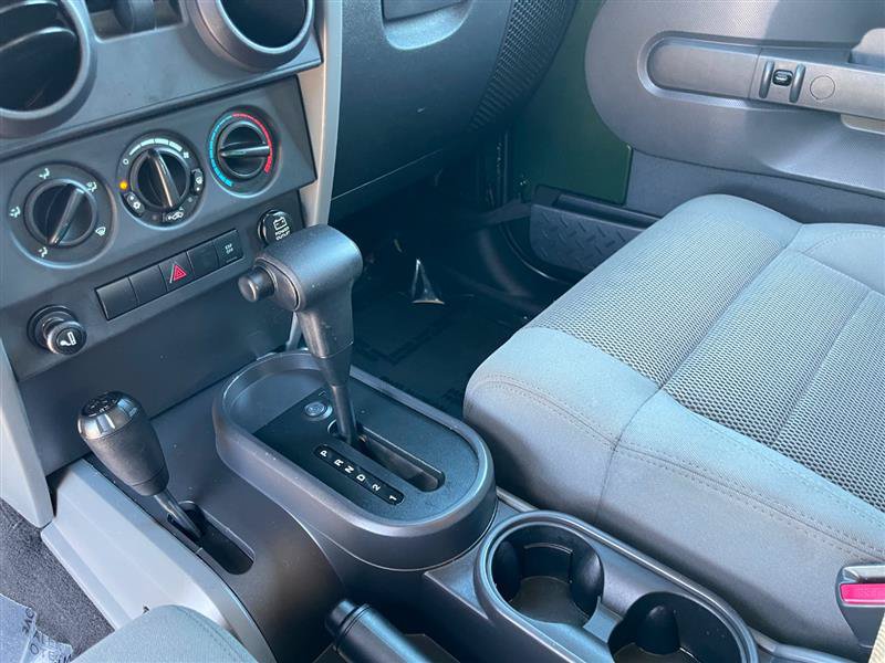 Used 2007 Jeep Wrangler Sahara w/ Dual Top Group AWD/4WD image 20