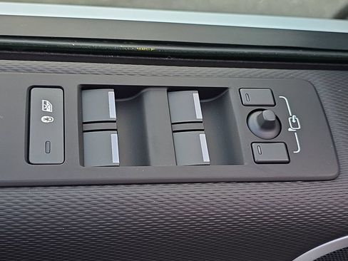 New 2026 Land Rover Discovery Limited Edition AWD/4WD image 29