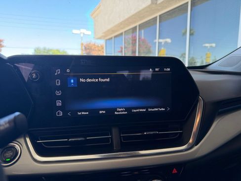 Used 2025 Chevrolet Trax LT FWD image 20