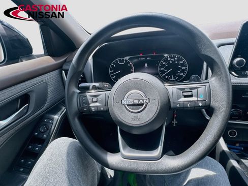 Used 2022 Nissan Rogue SV FWD image 14