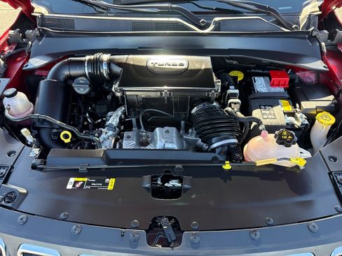 Used 2025 Jeep Compass Latitude image 34