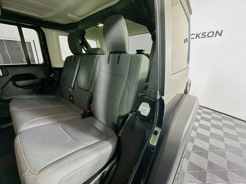 Used 2025 Jeep Wrangler Willys image 26