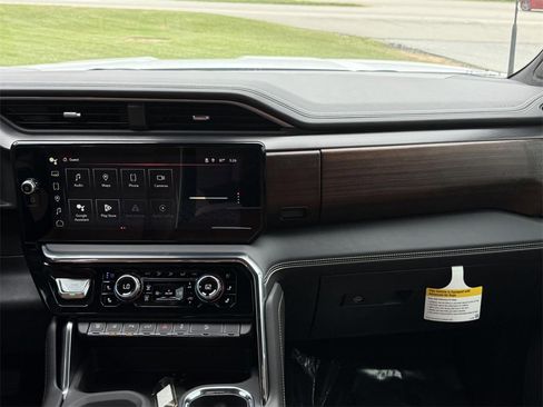 New 2025 GMC Sierra 2500 Denali Ultimate image 17