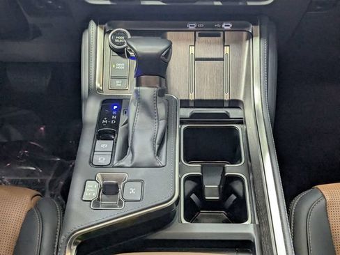 Used 2024 Lexus GX 550 w/ Accessory Package (Z1) AWD/4WD image 13