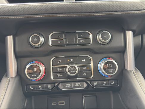 Used 2024 GMC Yukon SLT AWD/4WD image 18