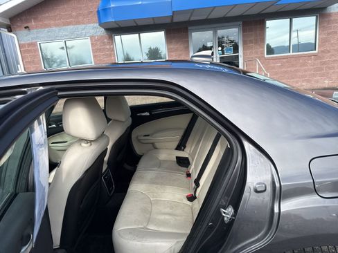 Used 2018 Chrysler 300 Touring L image 13