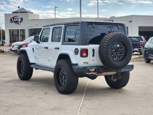 Used 2019 Jeep Wrangler Unlimited Sahara image 3