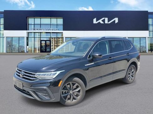 Used 2022 Volkswagen Tiguan SE AWD/4WD image 1
