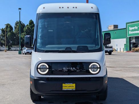 Used 2024 Rivian Delivery 500 FWD image 2
