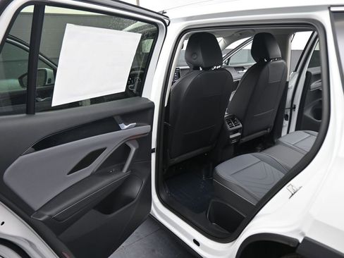 New 2026 Volkswagen Tiguan SE AWD/4WD image 38