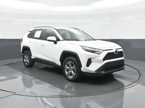 Used 2022 Toyota RAV4 XLE AWD/4WD image 1