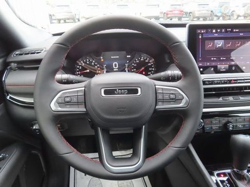 New 2026 Jeep Compass Trailhawk w/ Trailer Tow Group AWD/4WD image 32