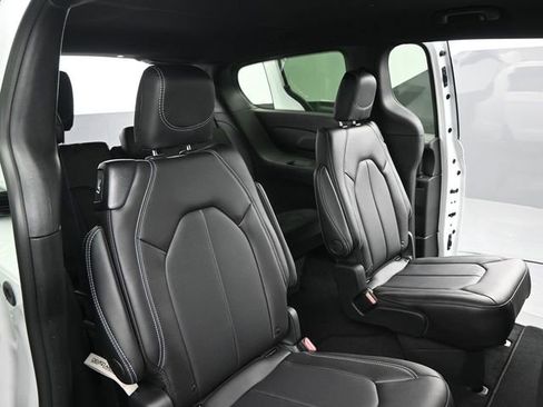 New 2026 Chrysler Voyager LX image 20