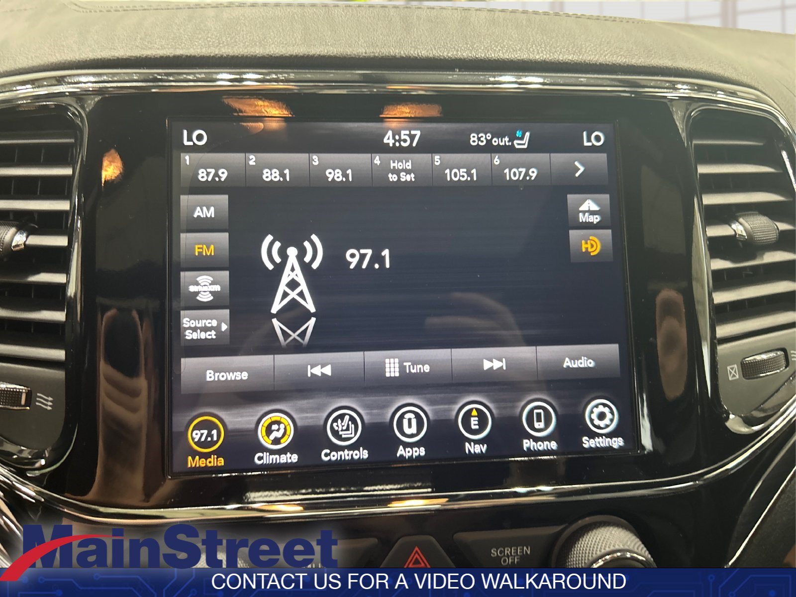 Used 2021 Jeep Grand Cherokee Overland AWD/4WD image 13