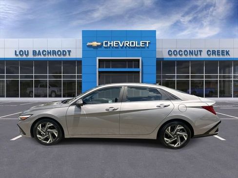 Used 2025 Hyundai Elantra SEL FWD image 5
