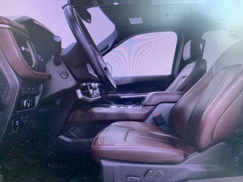 Used 2023 Ford Expedition Limited AWD/4WD image 2