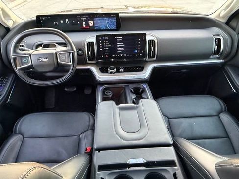 Used 2025 Ford Expedition Platinum image 15