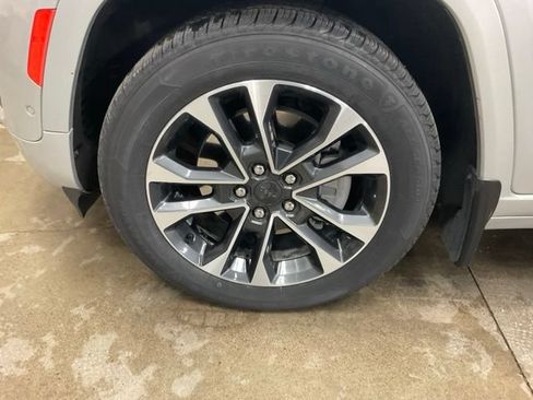 Used 2023 Jeep Grand Cherokee L Overland AWD/4WD image 18
