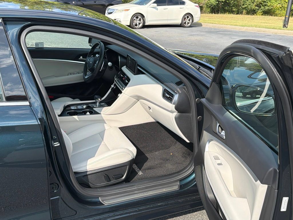 Used 2025 Genesis G70 2.5T AWD/4WD image 21