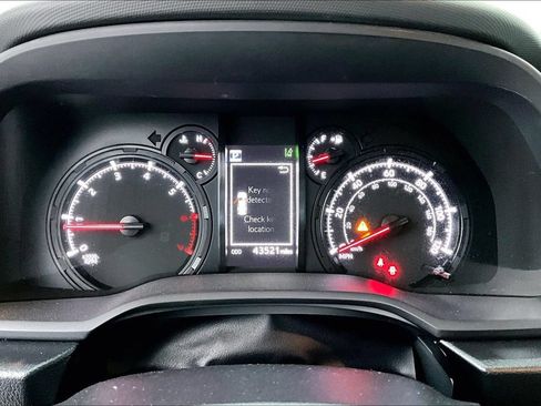 Used 2023 Toyota 4Runner SR5 Premium w/ Moonroof Package AWD/4WD image 26