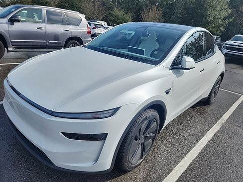 Used 2026 Tesla Model Y Long Range image 1