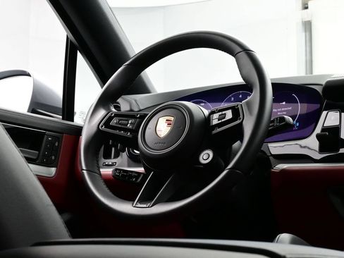 Certified 2025 Porsche Cayenne Coupe AWD/4WD image 21