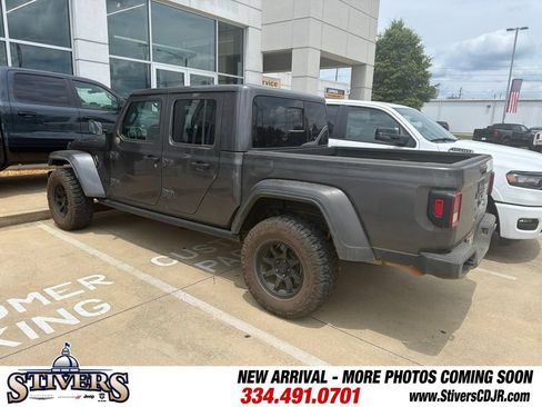 Used 2025 Jeep Gladiator Sport AWD/4WD image 4
