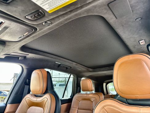 Used 2022 Lincoln Aviator Black Label w/ Class IV Trailer Tow Package AWD/4WD image 22