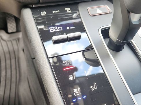 Certified 2025 Porsche Macan image 15