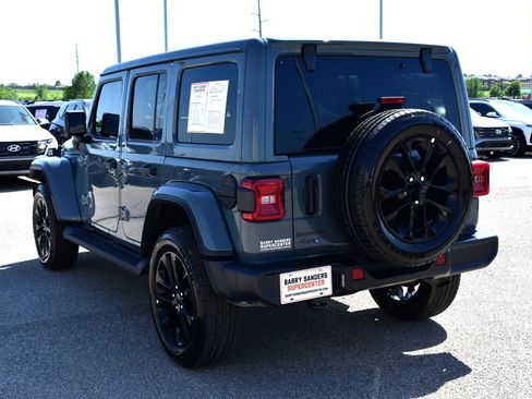Used 2025 Jeep Wrangler Unlimited Sahara AWD/4WD image 4