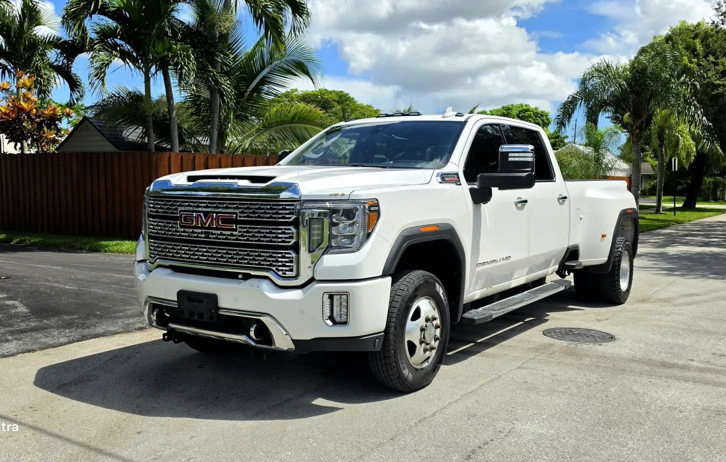 Used 2020 GMC Sierra 3500 Denali w/ Denali Ultimate Package AWD/4WD image 1