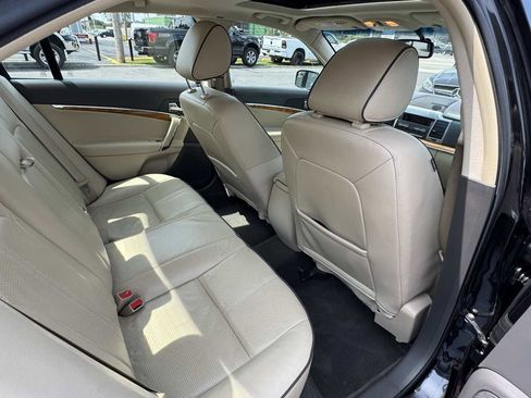 Used 2011 Lincoln MKZ image 33
