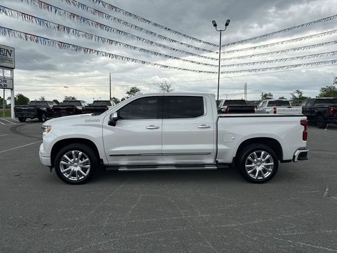 Used 2022 Chevrolet Silverado 1500 High Country w/ High Country Premium Package AWD/4WD image 11