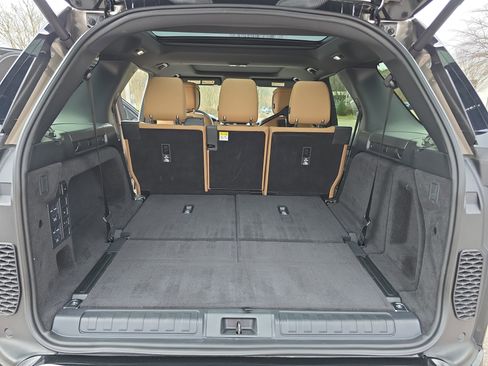 Certified 2025 Land Rover Discovery Dynamic SE image 13