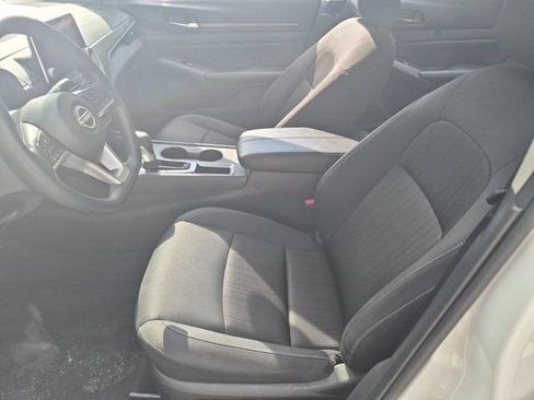 Used 2025 Nissan Altima 2.5 SV FWD image 24