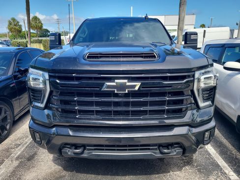 Used 2024 Chevrolet Silverado 2500 LT w/ Midnight Edition AWD/4WD image 2
