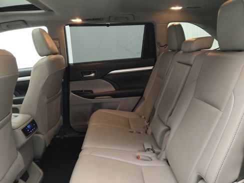 Used 2019 Toyota Highlander XLE w/ Protection Package #3 image 18