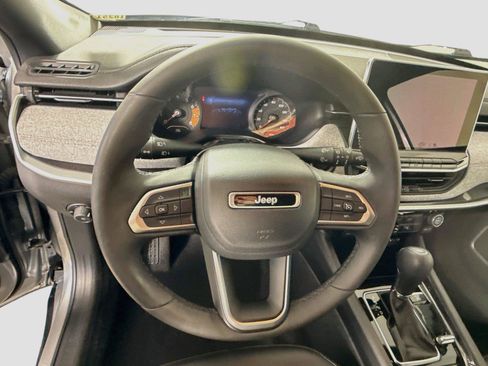 Used 2023 Jeep Compass Latitude AWD/4WD image 5