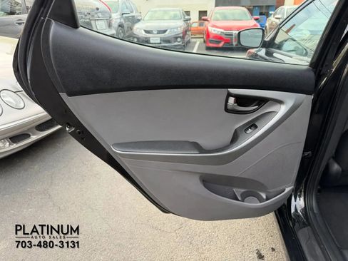 Used 2016 Hyundai Elantra SE image 15